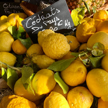 Charger l'image dans la galerie, A lemonade in MENTON - Luxury Soy Candle | Handmade in UK