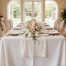 Charger l'image dans la galerie, Elegant wedding table with white ANEMONE candles - square
